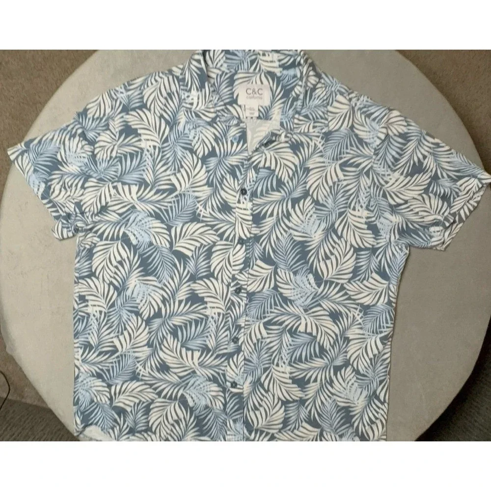 Men's XL C & C California blue/beige Hawaiian collared button down shirt EUC